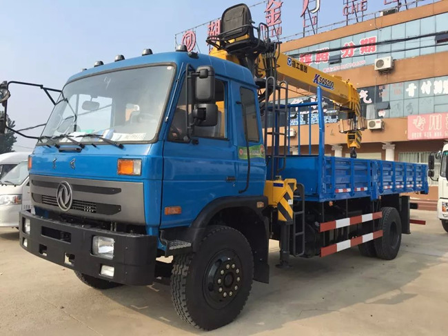 東風(fēng)145隨車吊(可裝3.5噸~6.3噸吊機(jī))