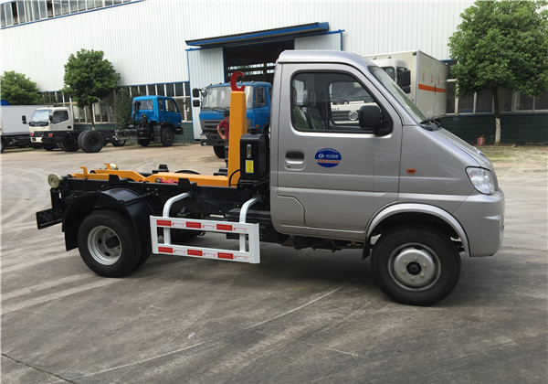 國(guó)五長(zhǎng)安勾臂式垃圾車 國(guó)五長(zhǎng)安勾臂式垃圾車