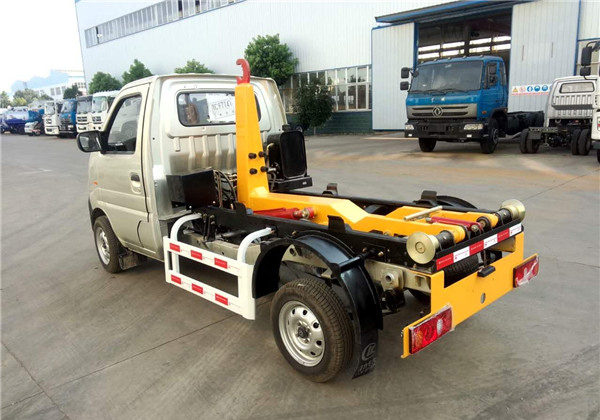 國(guó)五長(zhǎng)安勾臂式垃圾車 國(guó)五長(zhǎng)安勾臂式垃圾車