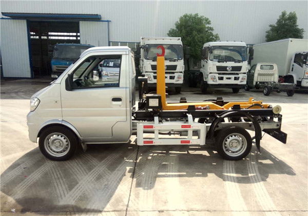 國(guó)五長(zhǎng)安勾臂式垃圾車 國(guó)五長(zhǎng)安勾臂式垃圾車