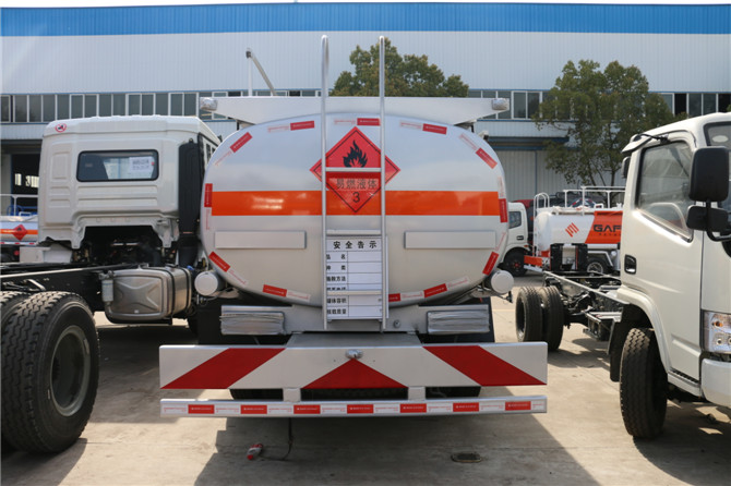 東風多利卡8噸加油車