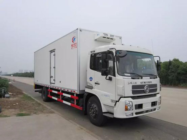 東風(fēng)天錦6.1米貨廂冷藏車