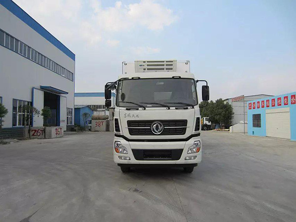 東風天龍9.4米貨廂冷藏車