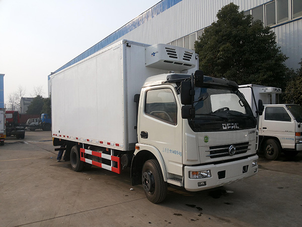 東風(fēng)多利卡5米貨廂冷藏車(chē) 東風(fēng)多利卡5米貨廂冷藏車(chē)