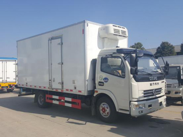 東風(fēng)多利卡5米貨廂冷藏車(chē) 東風(fēng)多利卡5米貨廂冷藏車(chē)