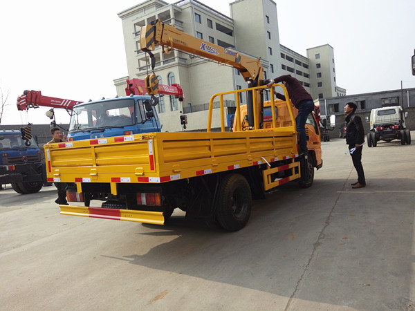 國五江鈴徐工2噸藍(lán)牌隨車吊
