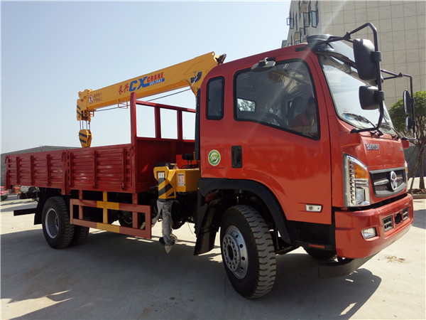 大運(yùn)長興5噸隨車吊