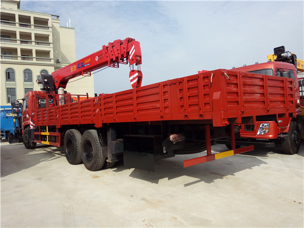 東風(fēng)后雙橋隨車吊