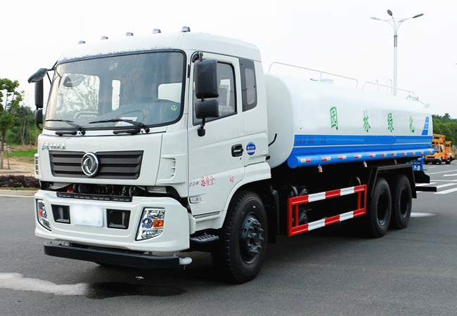 東風專用底盤后雙橋灑水車