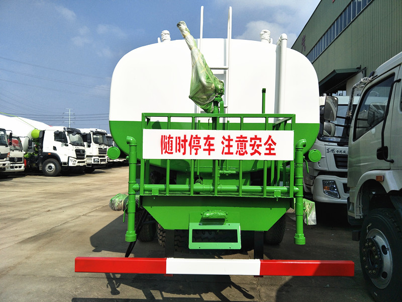 東風(fēng)新款雙橋灑水車