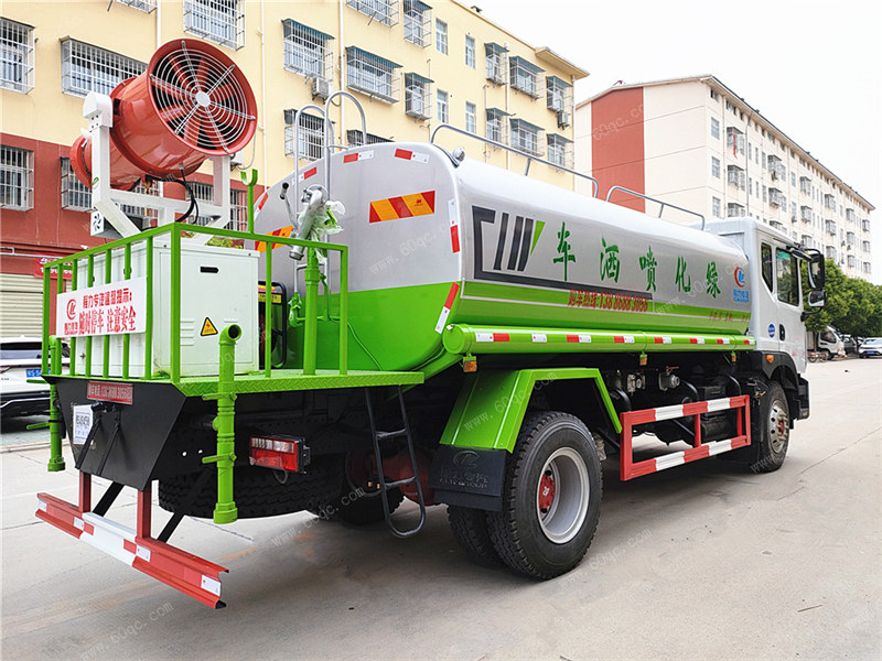 東風多利卡D9霧炮車