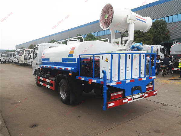 東風多利卡D6霧炮車