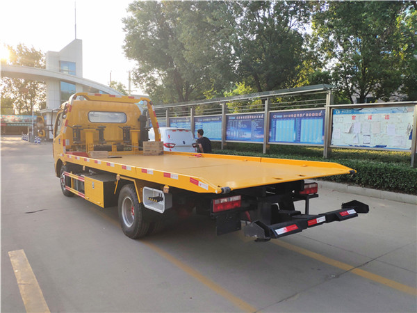 東風(fēng)多利卡D7一拖二清障車(chē) 東風(fēng)多利卡D7一拖二清障車(chē)