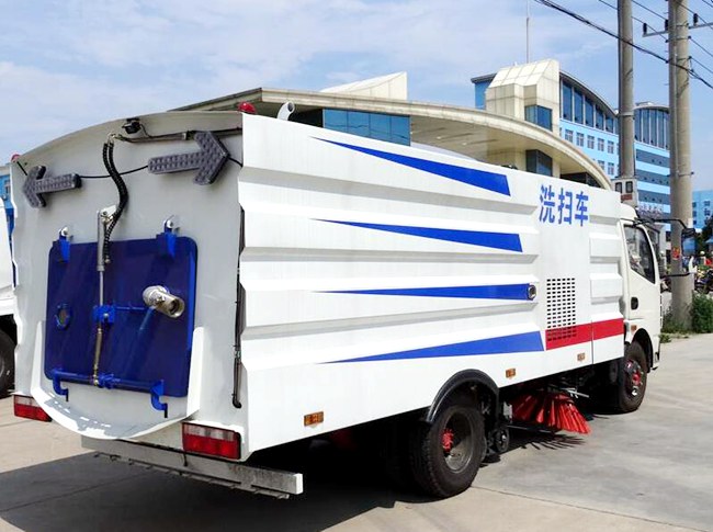 東風(fēng)多利卡D7洗掃車