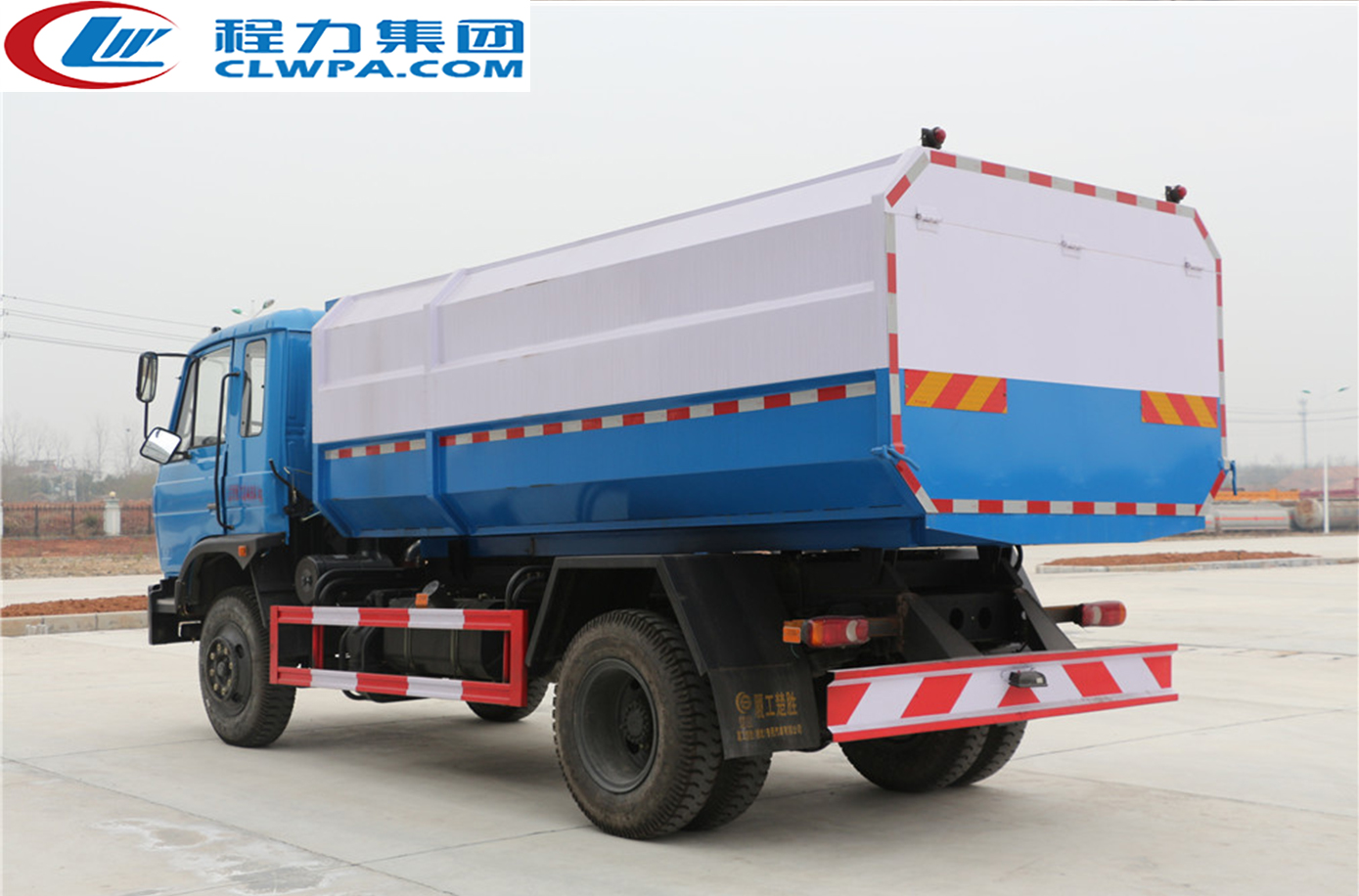 國五東風(fēng)153或嘉運(yùn)自裝卸式垃圾車