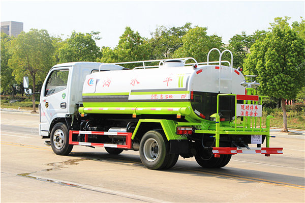 東風多利卡D6灑水車