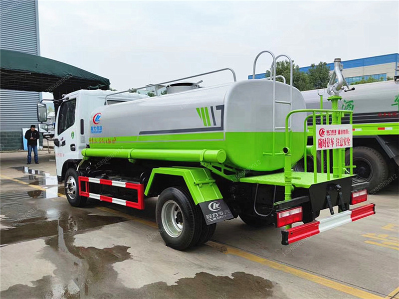 東風多利卡5噸灑水車