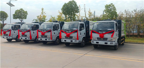 湖北程力汽車6臺5方壓縮垃圾車發往江西