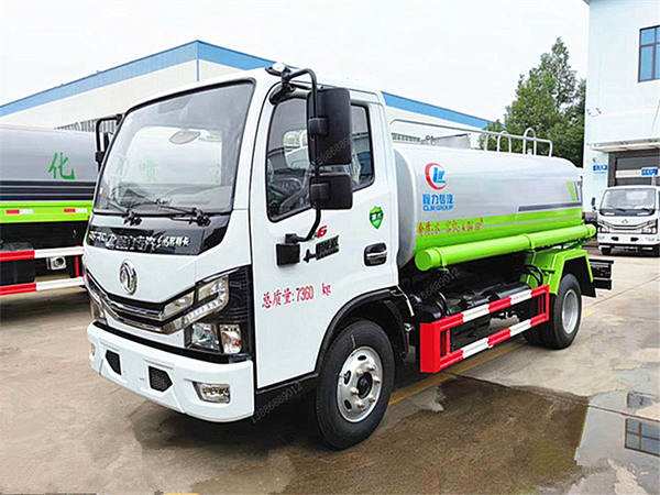 東風多利卡5噸灑水車