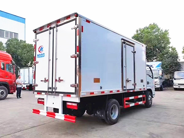 東風多利卡D6國六冷藏車