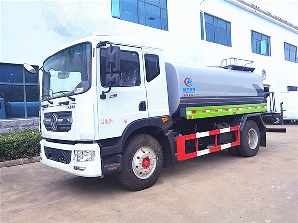 東風多利卡D9新款霧炮車